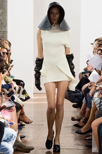 Look 27